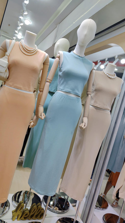 Women Fitted Half Sleeves Crop Tops With Back Slit Midi